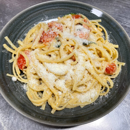 Lohi pinaatti pasta