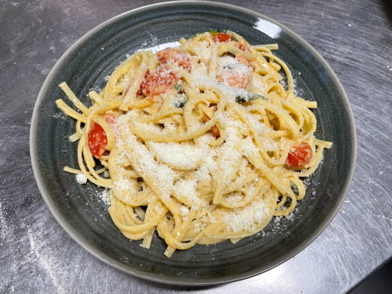 Lohi pinaatti pasta